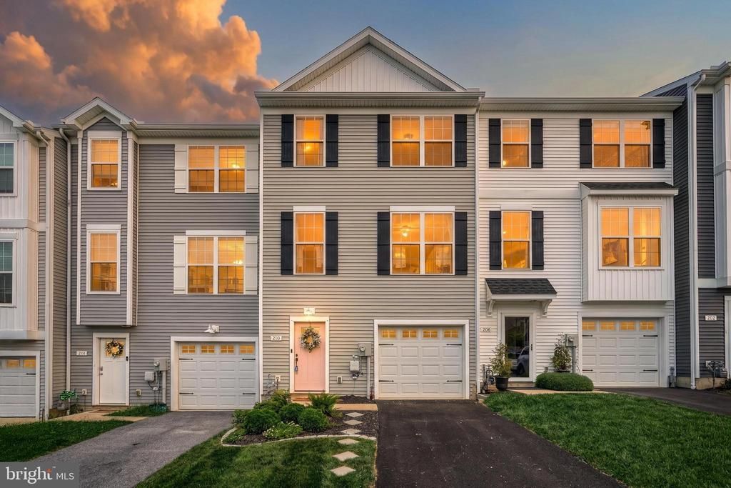 210 Hudson Boulevard, Red Lion, PA 17356 Main Photo