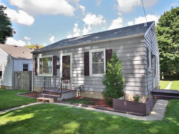 834 E Holt AVENUE, Milwaukee, WI 53207