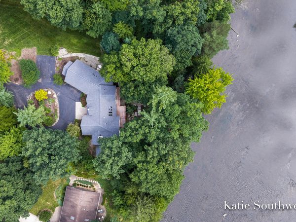 7320 Valhalla Drive SE, Alto, MI 49302