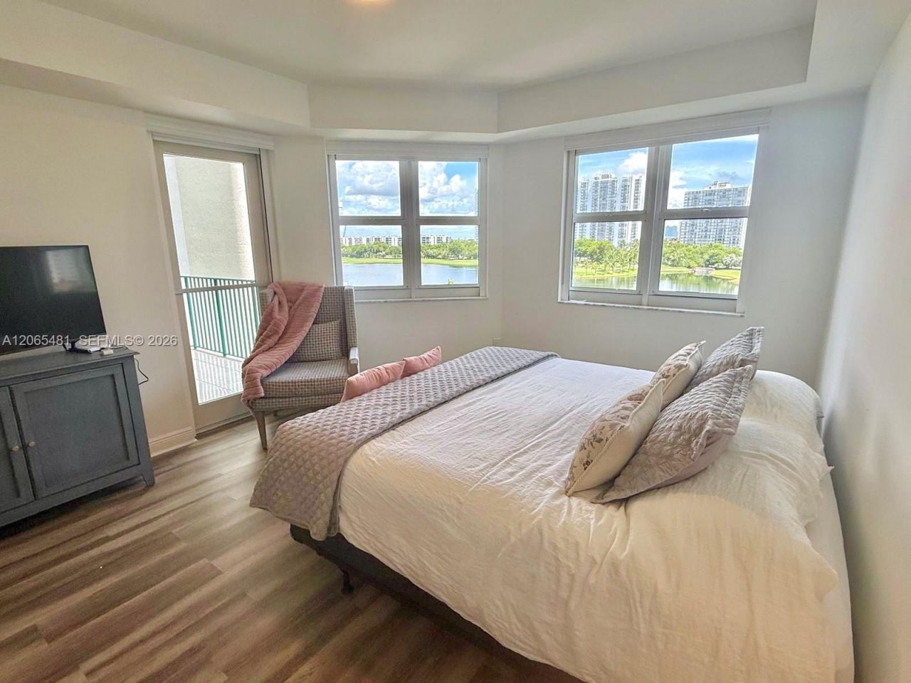 20000 E Country Club Dr , Unit 612, Aventura, FL 33180 Photo