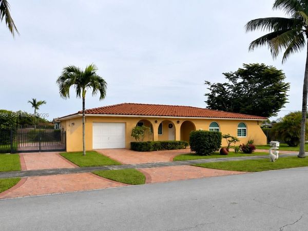9461 SW 62nd St , Miami, FL 33173