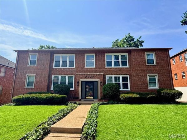 8722 Delmar Boulevard , University City, MO 63124