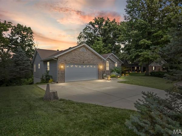 109 Fairington Drive, Troy, IL 62294