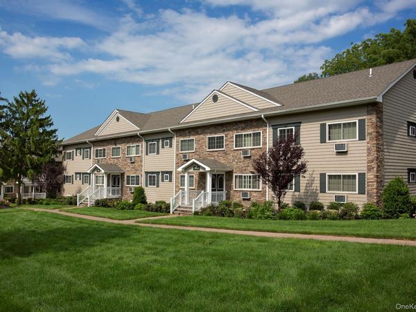 562 New Highway , Unit 7-2F, Hauppauge, NY 11788