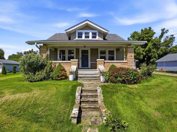 1534 Center Street NE, Cedar Rapids, IA 52402
