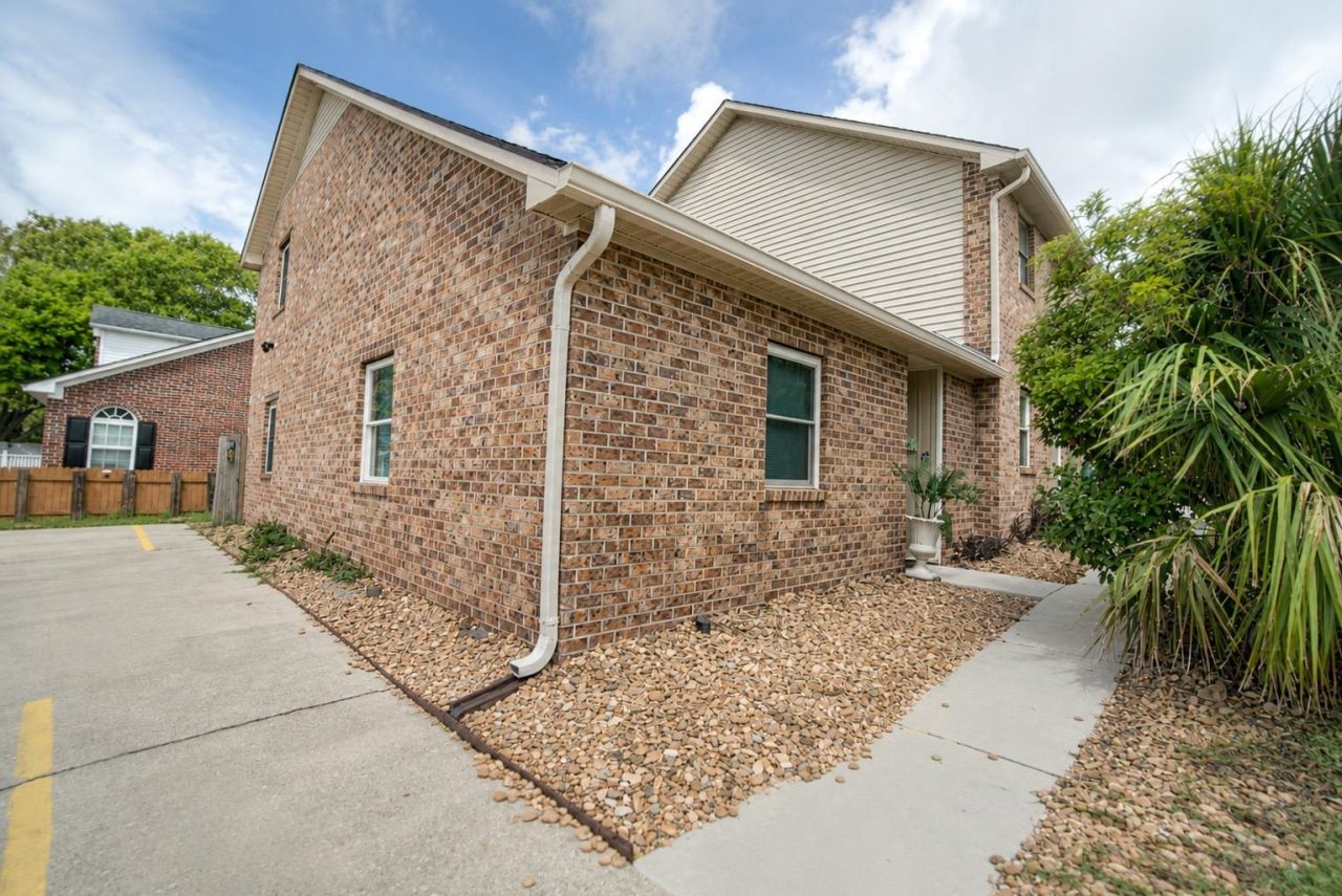 1408 Perrin Dr. Photo 10