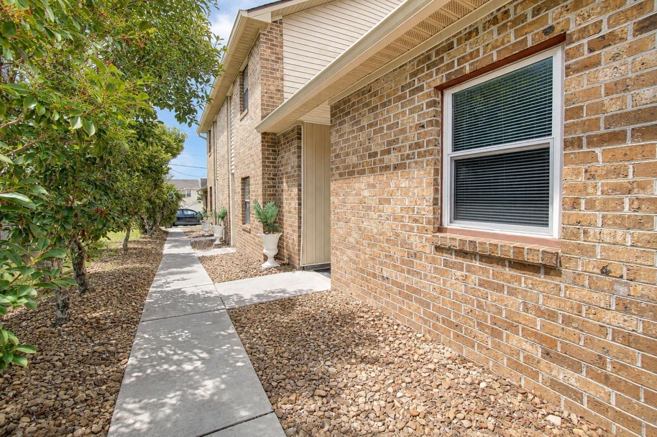 1408 Perrin Dr. Photo 11