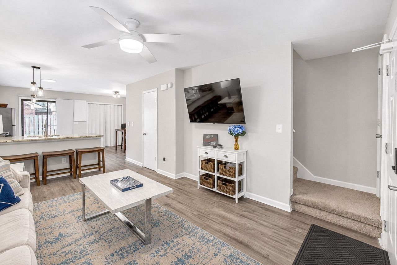 1408 Perrin Dr. Photo 16
