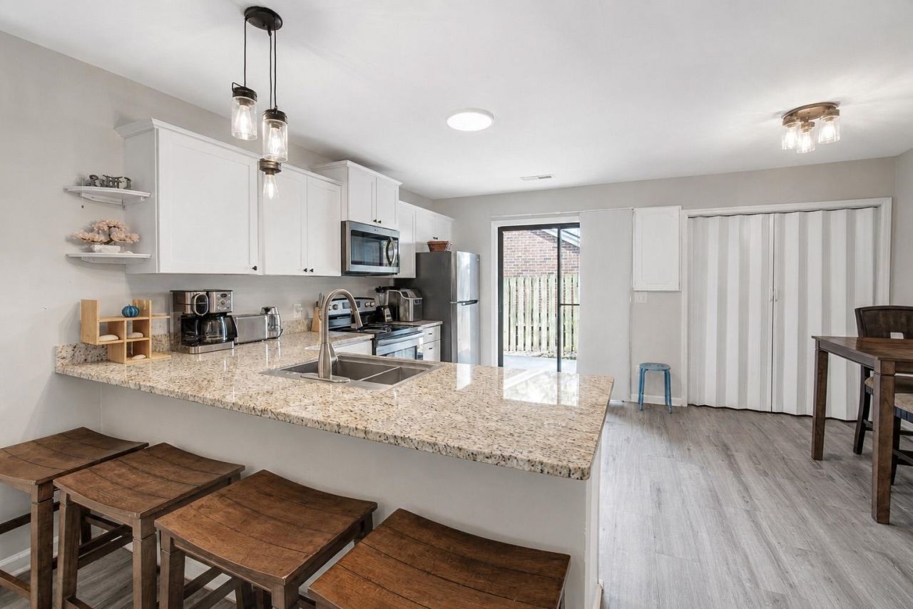 1408 Perrin Dr. Photo 17