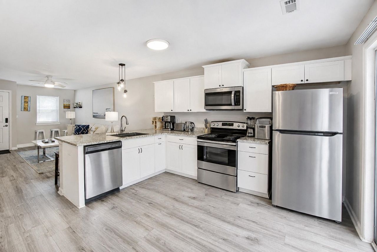 1408 Perrin Dr. Photo 18