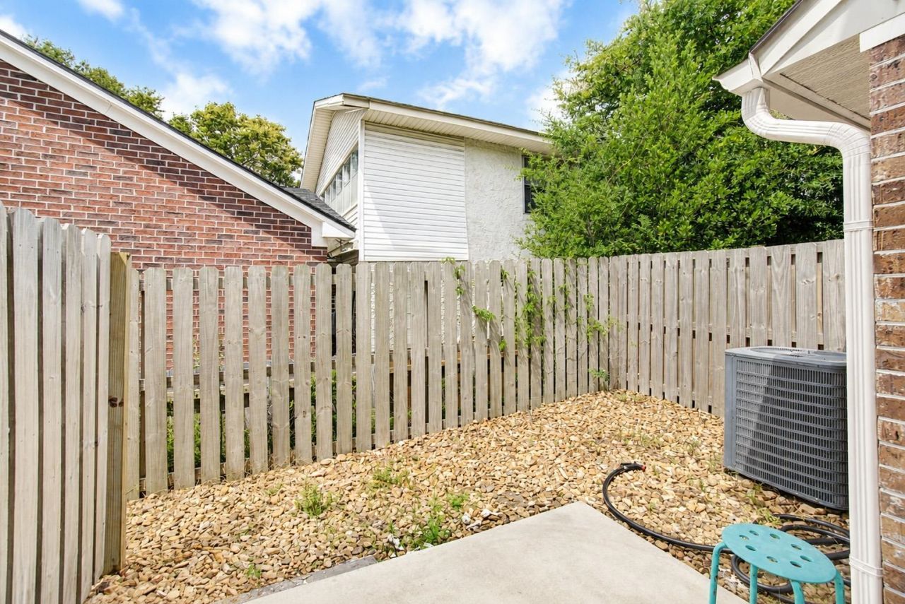 1408 Perrin Dr. Photo 24