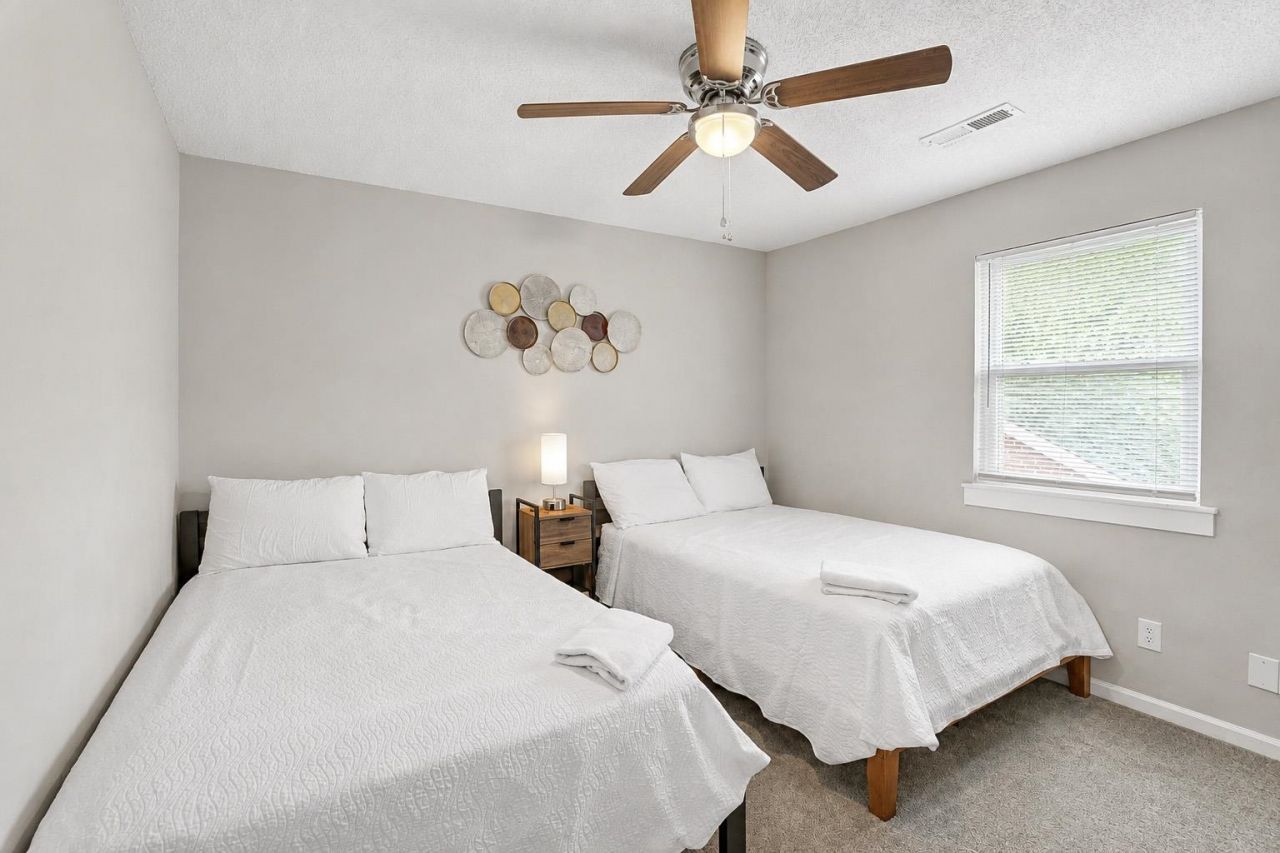 1408 Perrin Dr. Photo 32