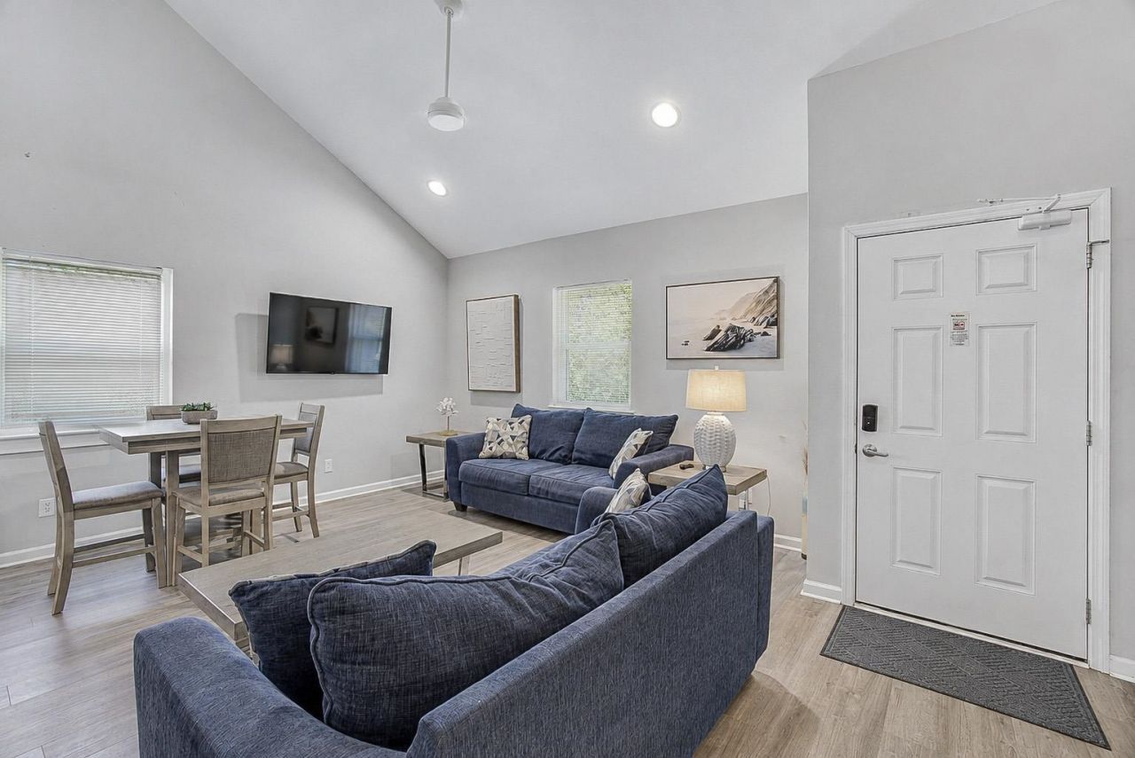 1408 Perrin Dr. Photo 38