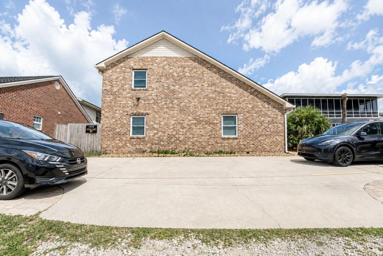 1408 Perrin Dr. Photo 8