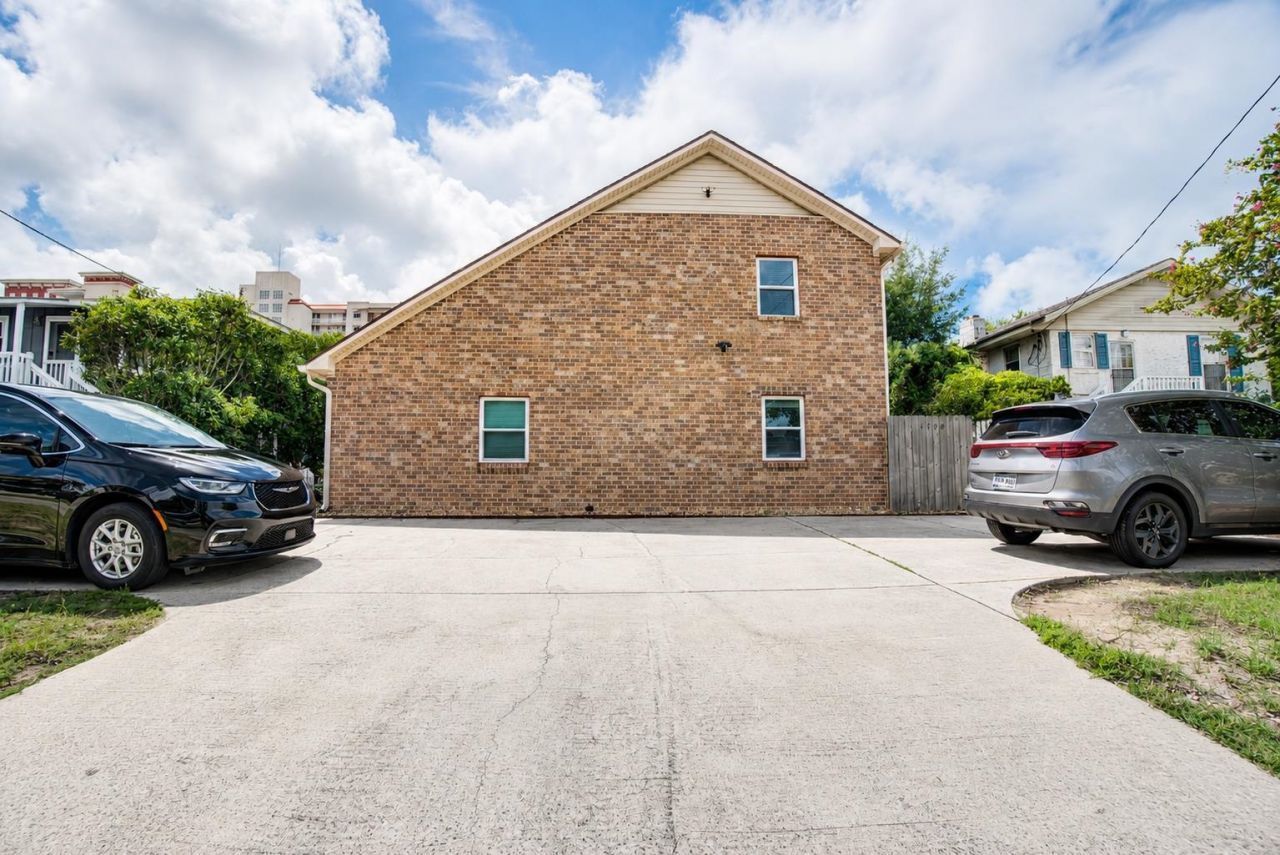 1408 Perrin Dr. Photo 9