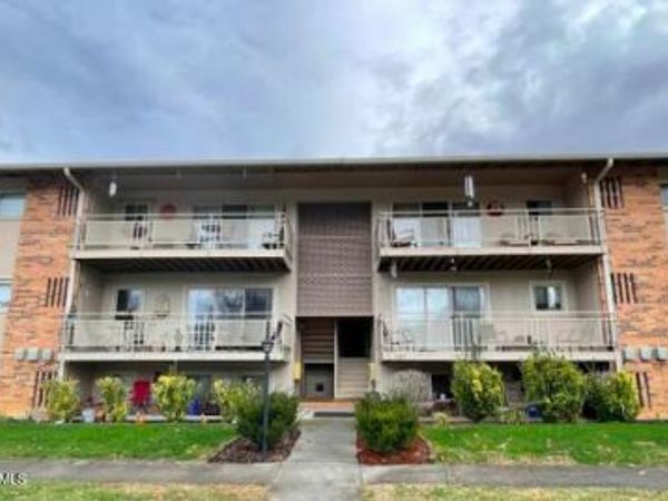 1225 Carriage Circle, Unit 203, Bristol, VA 24201