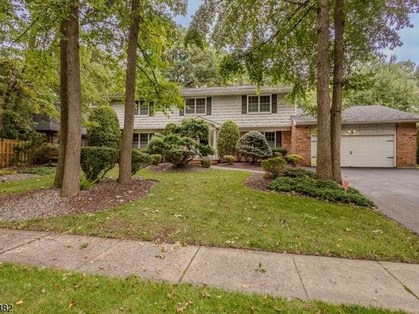 6 Burlington Ln, East Brunswick, NJ 08816