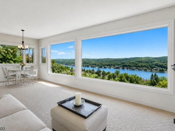 9 Golfview Ter, Sparta, NJ 07871