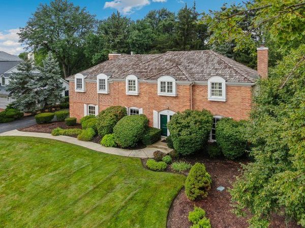 59 Sheffield Lane, Oak Brook, IL 60523