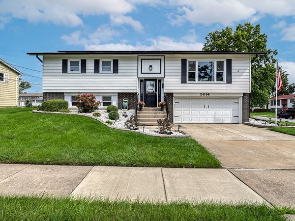 5814 Essex Road , Oak Forest, IL 60452