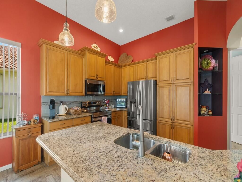 204 NW Liseron Way, Port Saint Lucie, FL 34986 Photo