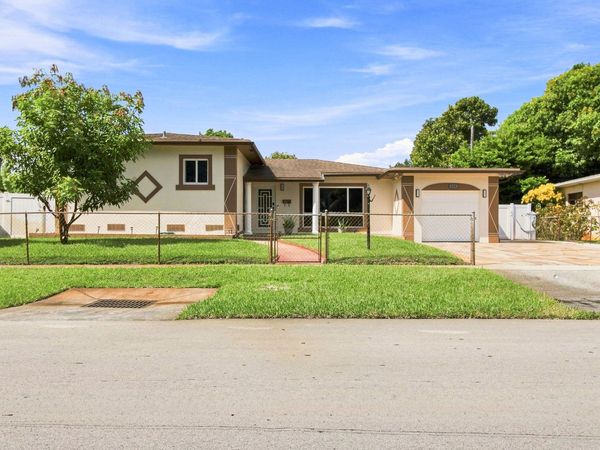 655 W MELROSE Circle, Fort Lauderdale, FL 33312