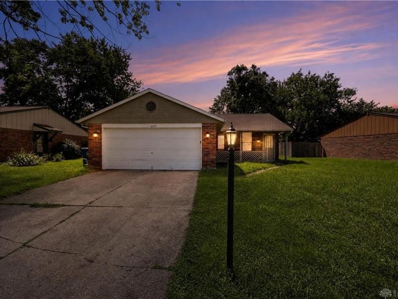 8377 Schoolgate Drive, Huber Heights, OH 45424 Photo 1