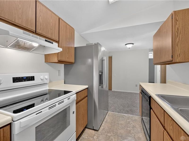8377 Schoolgate Drive, Huber Heights, OH 45424 Photo 12