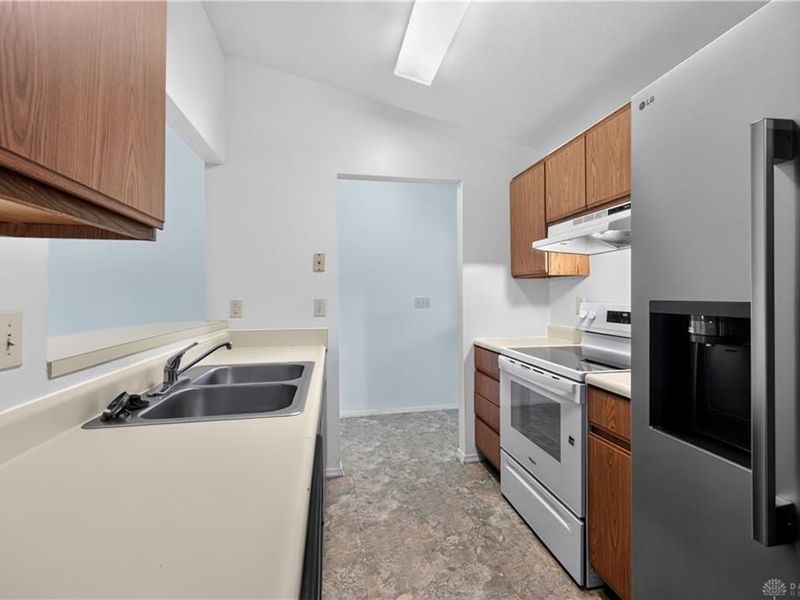 8377 Schoolgate Drive, Huber Heights, OH 45424 Photo 15
