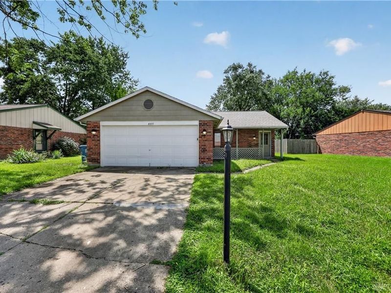 8377 Schoolgate Drive, Huber Heights, OH 45424 Photo 2