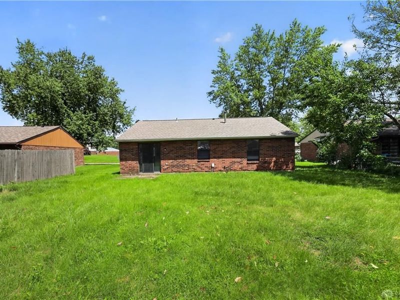 8377 Schoolgate Drive, Huber Heights, OH 45424 Photo 3