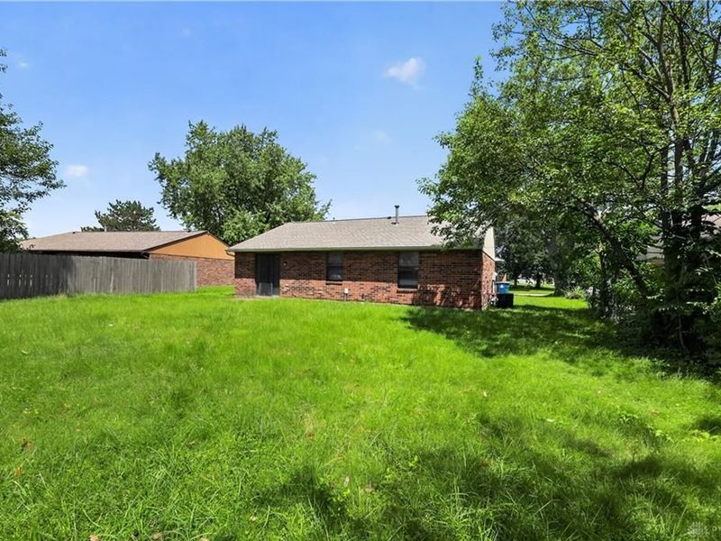8377 Schoolgate Drive, Huber Heights, OH 45424 Photo 4