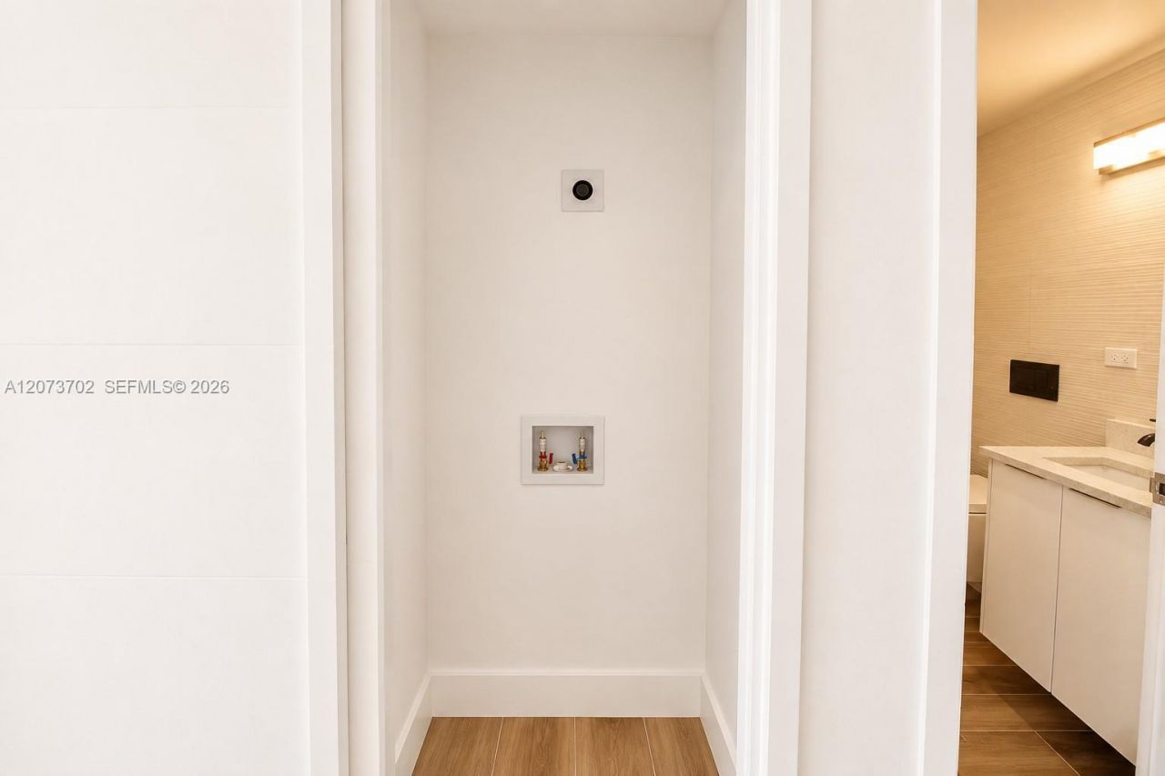 5601 Collins Ave, Unit 1009, Miami Beach, FL 33140 Photo