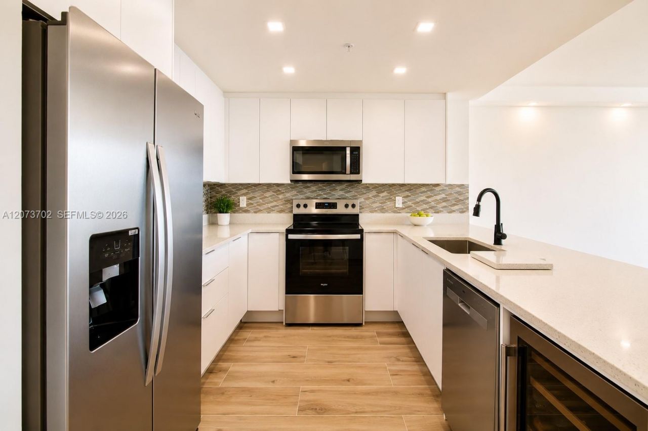5601 Collins Ave, Unit 1009, Miami Beach, FL 33140 Photo