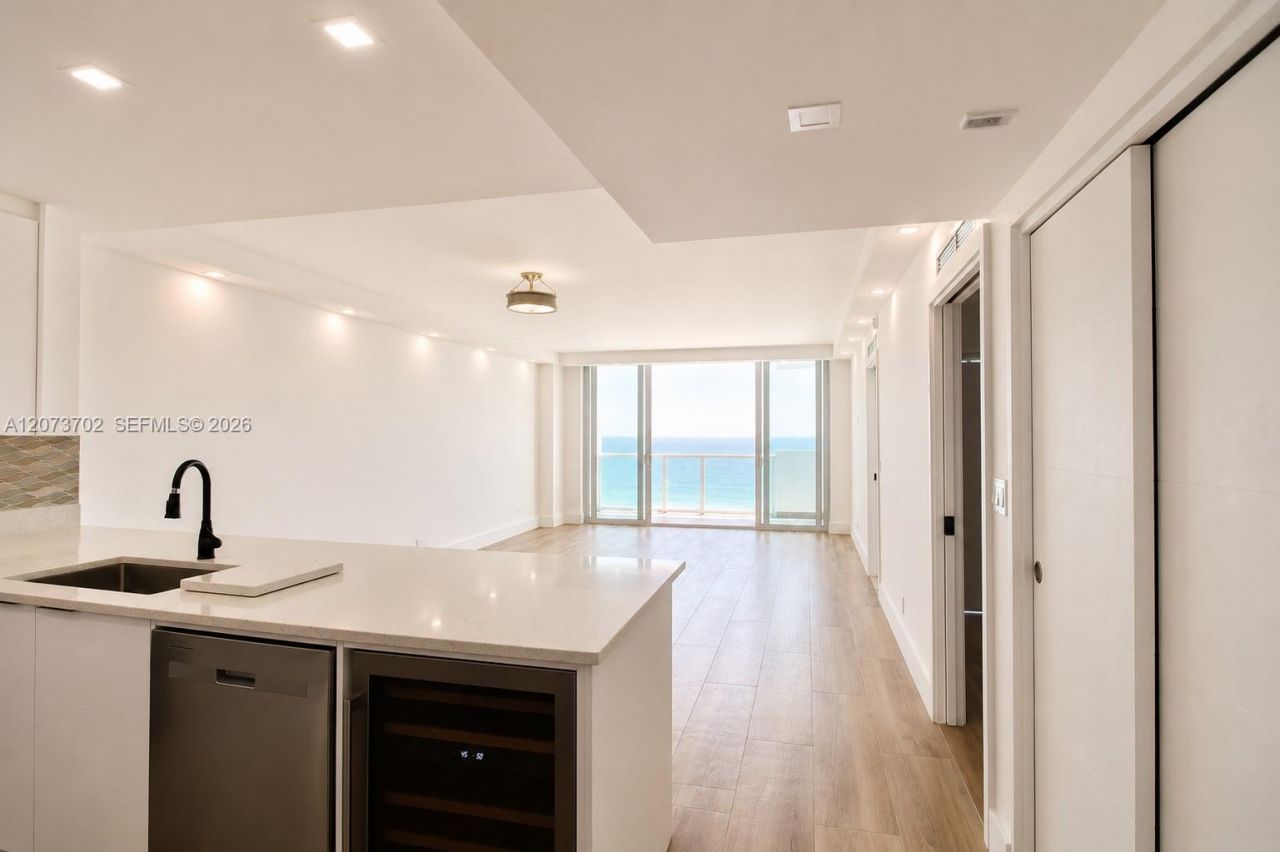 5601 Collins Ave, Unit 1009, Miami Beach, FL 33140 Photo