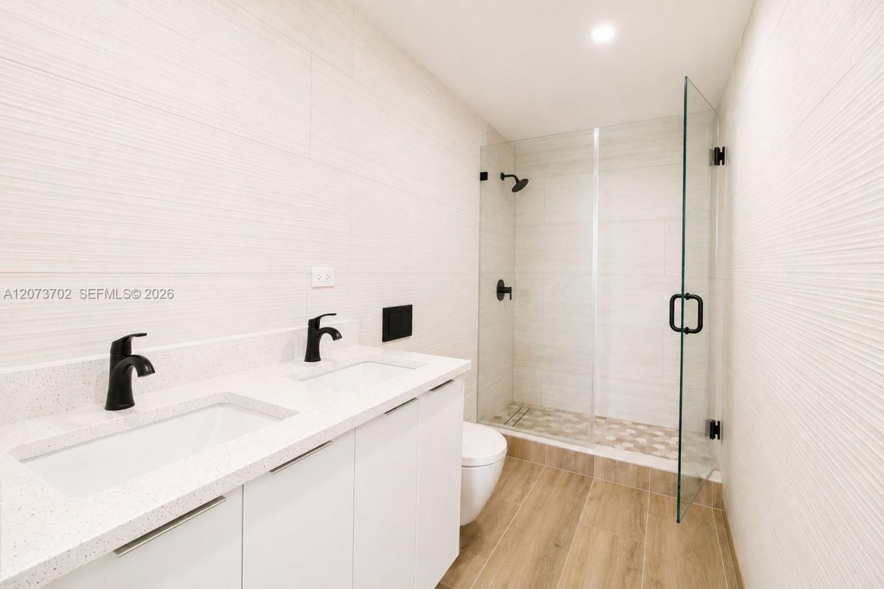 5601 Collins Ave, Unit 1009, Miami Beach, FL 33140 Photo