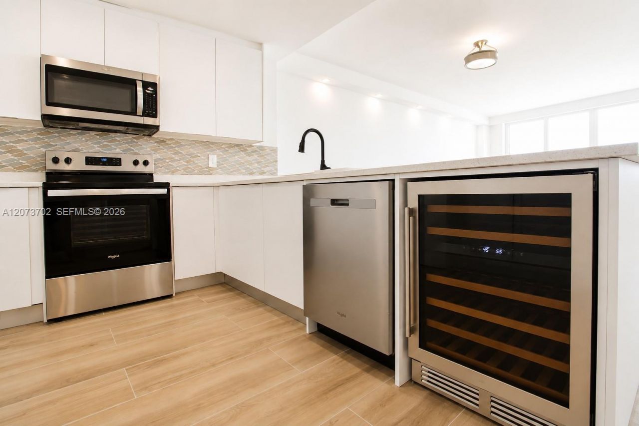 5601 Collins Ave, Unit 1009, Miami Beach, FL 33140 Photo