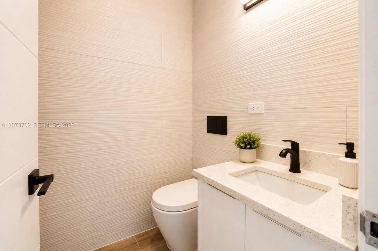 5601 Collins Ave, Unit 1009, Miami Beach, FL 33140 Photo