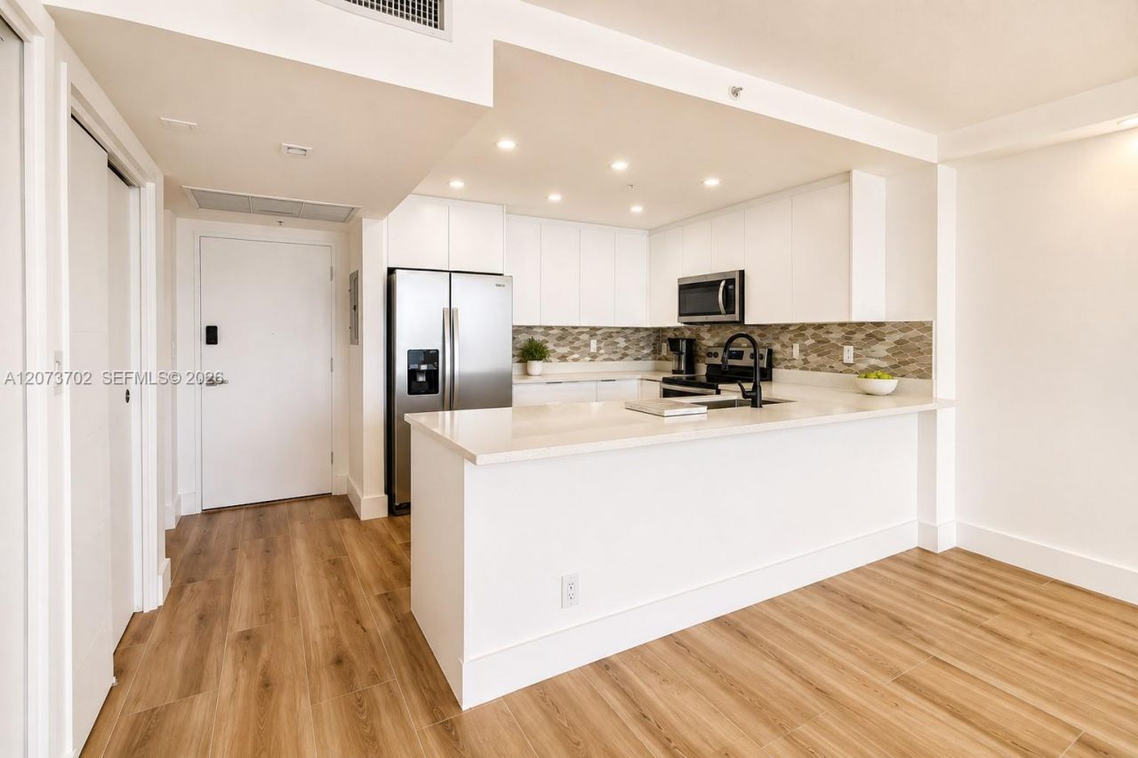 5601 Collins Ave, Unit 1009, Miami Beach, FL 33140 Photo