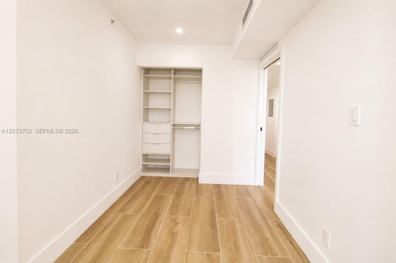 5601 Collins Ave, Unit 1009, Miami Beach, FL 33140 Photo