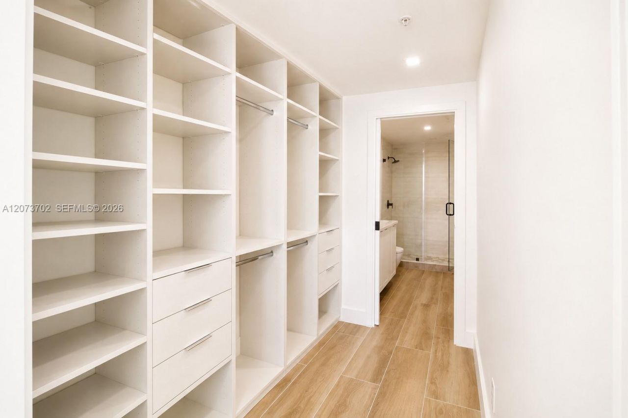 5601 Collins Ave, Unit 1009, Miami Beach, FL 33140 Photo
