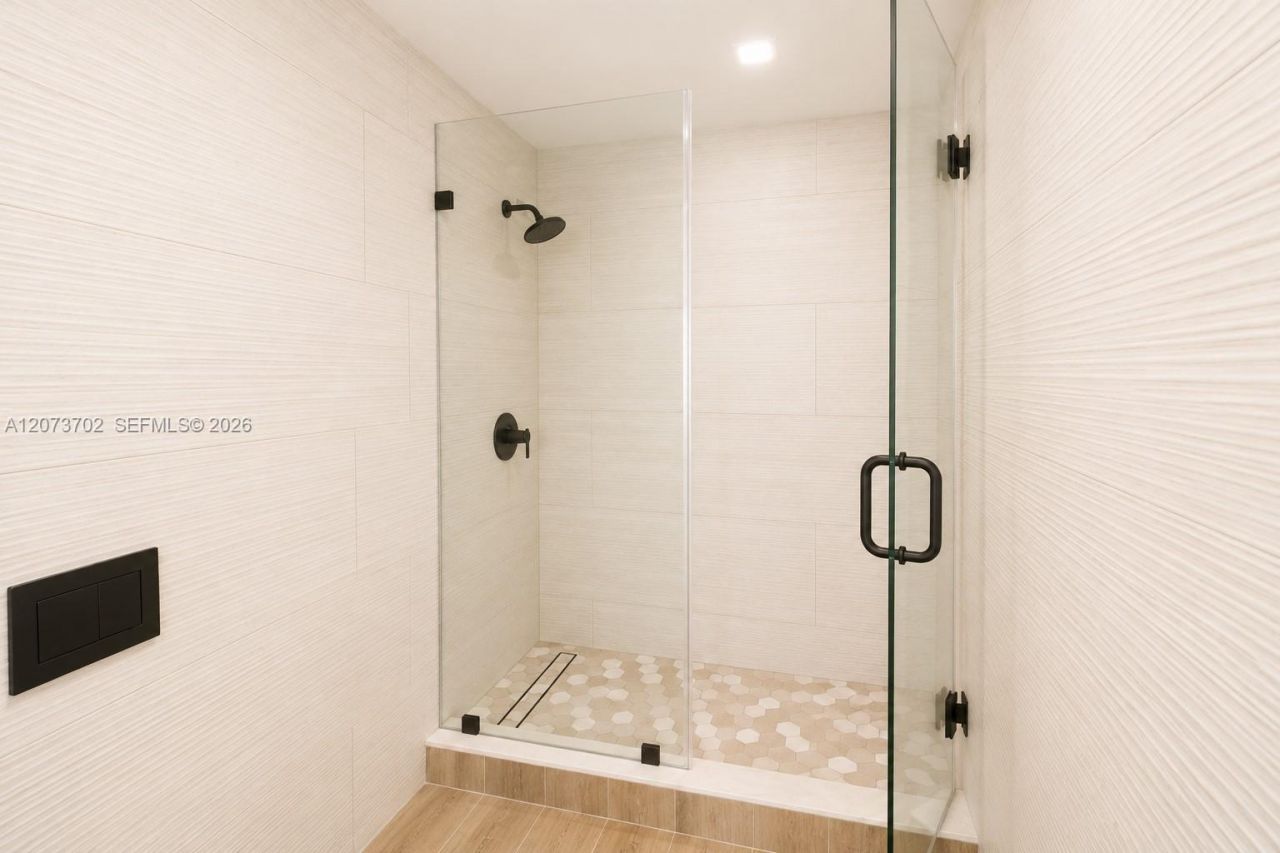 5601 Collins Ave, Unit 1009, Miami Beach, FL 33140 Photo