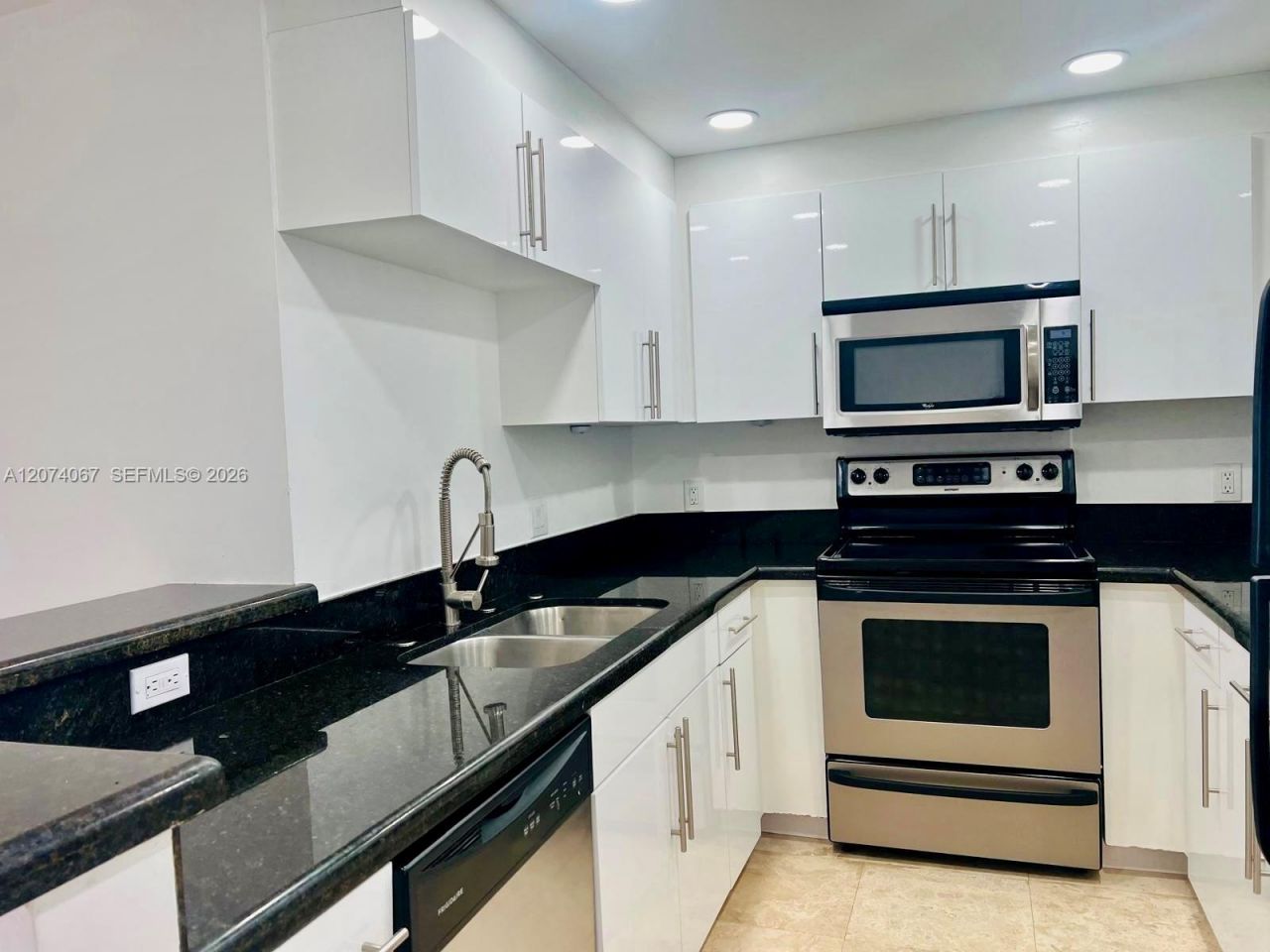 185 SE 14th Ter , Unit 2206, Miami, FL 33131 Photo