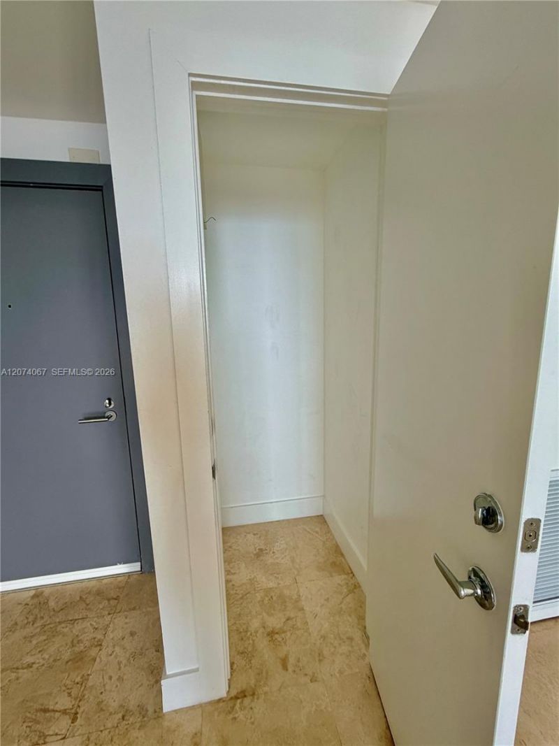 185 SE 14th Ter , Unit 2206, Miami, FL 33131 Photo