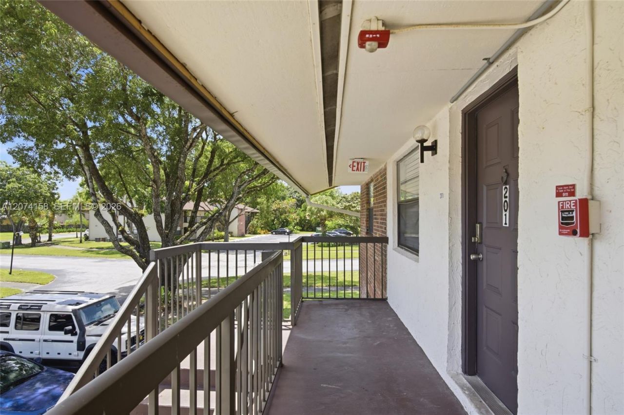 6040 Shakerwood Cir , Unit 201, Tamarac, FL 33319 Photo