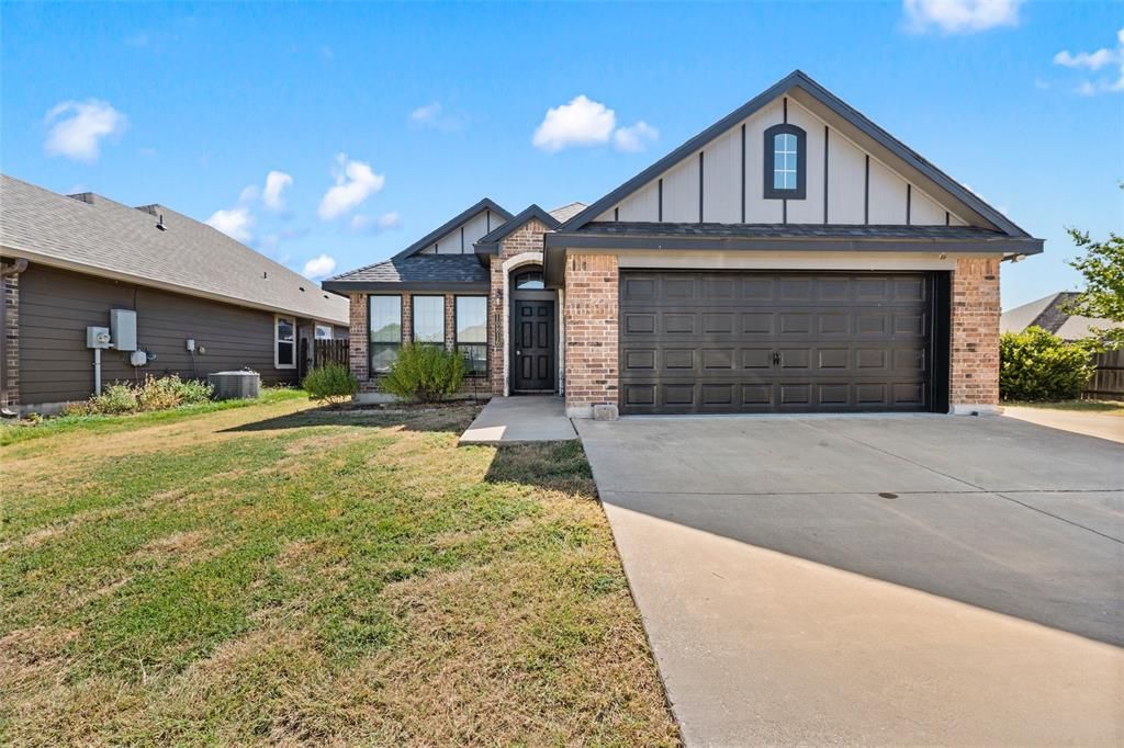 10816 Kestrel Court, Waco, TX 76708 Main Photo