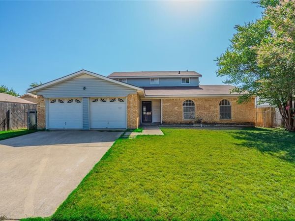 705 Rockledge Drive, Saginaw, TX 76179