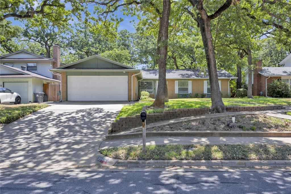 2812 Norwood Lane, Arlington, TX 76013 Main Photo