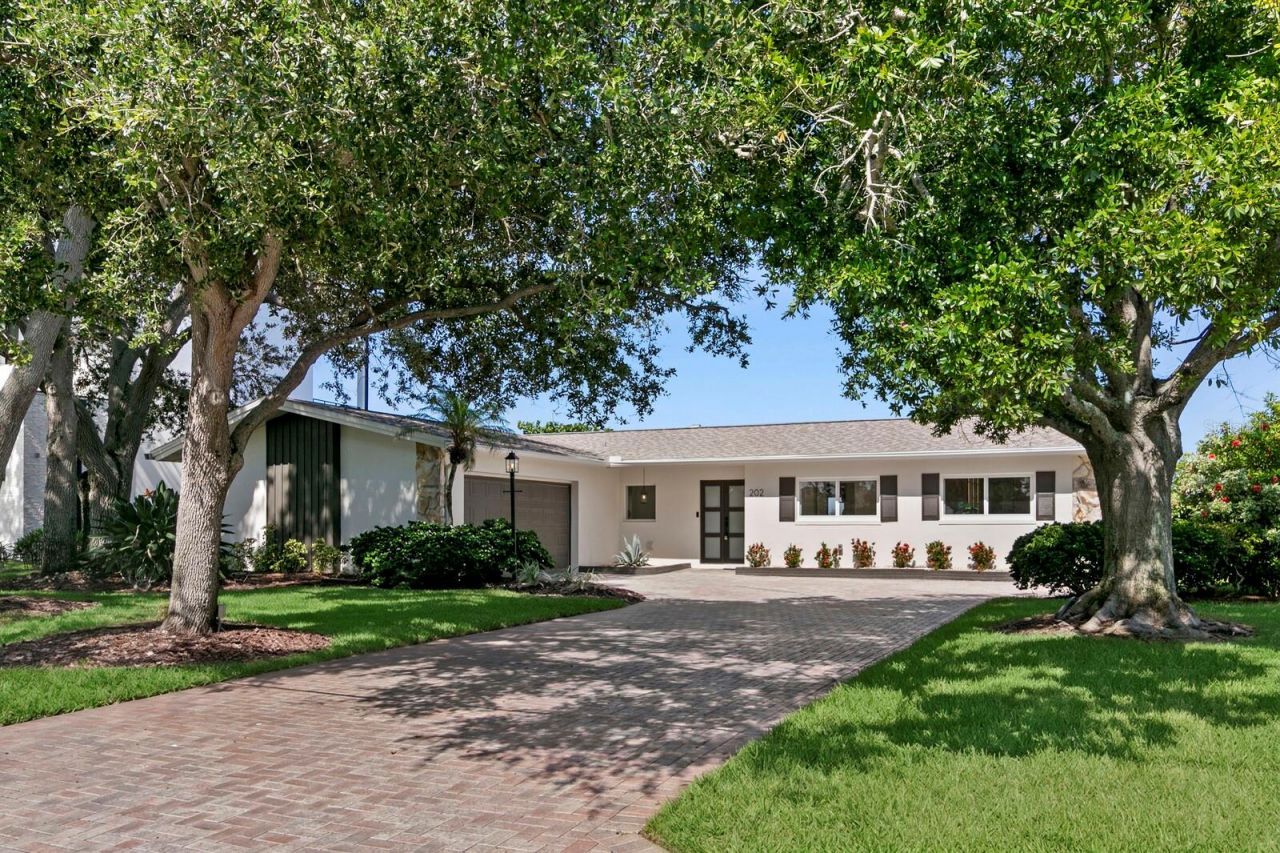 202 Driftwood Lane, Largo, FL 33770 Photo