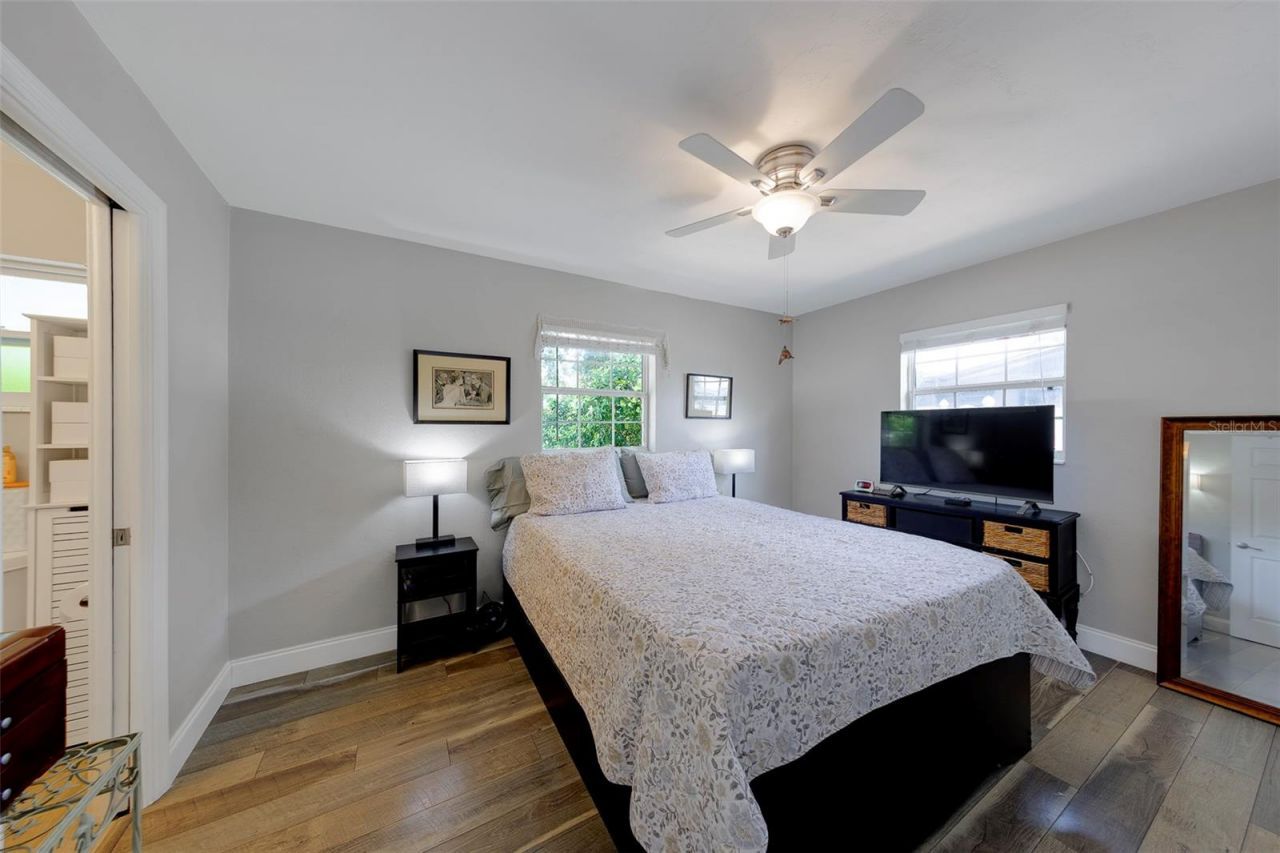 512 61st Street S, Saint Petersburg, FL 33707 Photo
